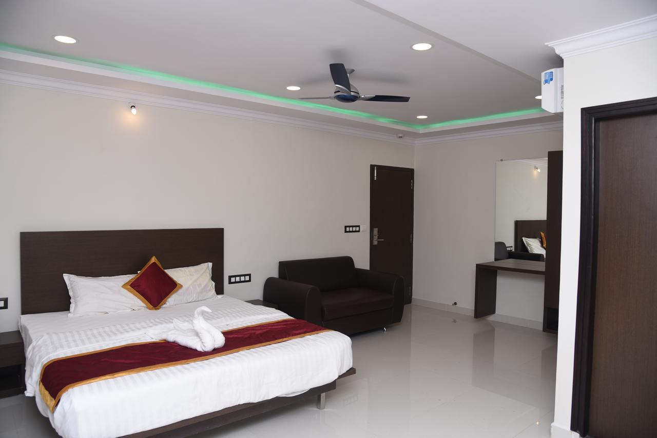 Hotel Grand Kubera Чикмагалур Экстерьер фото