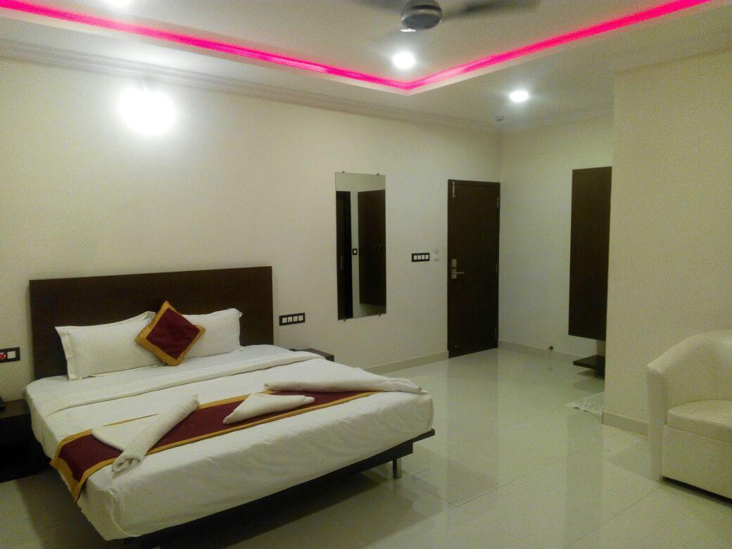 Hotel Grand Kubera Чикмагалур Экстерьер фото