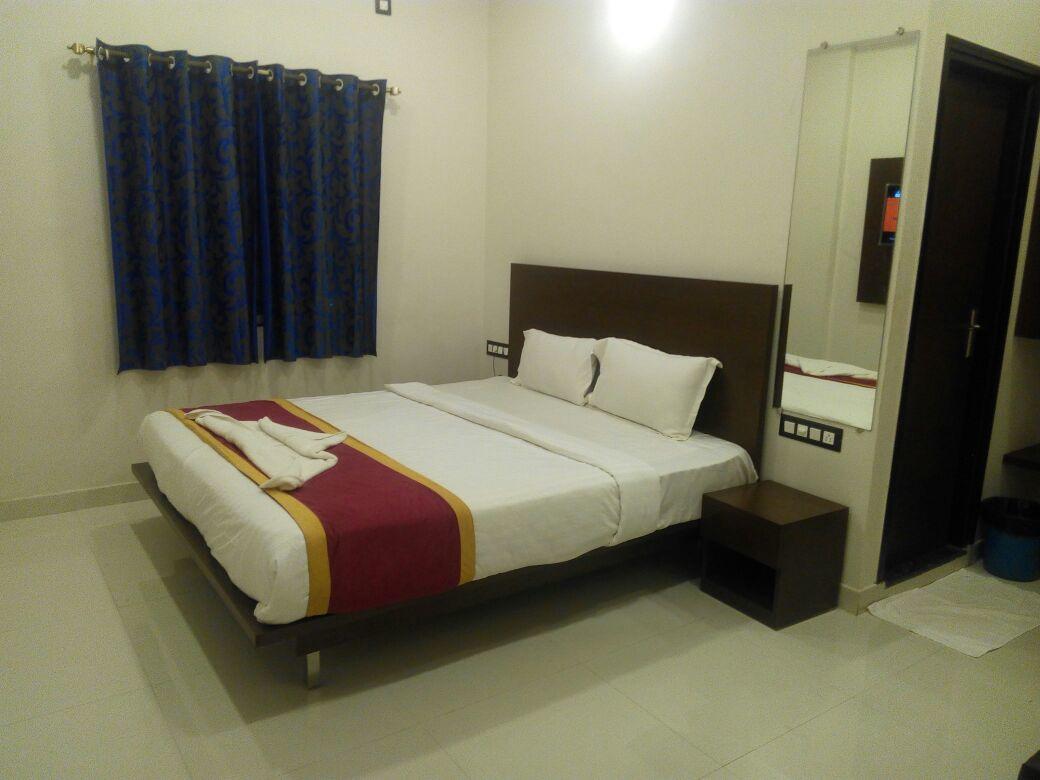Hotel Grand Kubera Чикмагалур Экстерьер фото