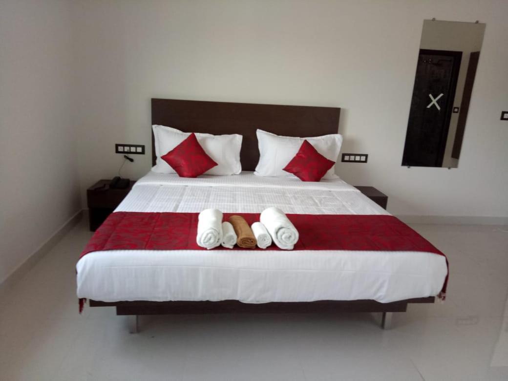 Hotel Grand Kubera Чикмагалур Экстерьер фото